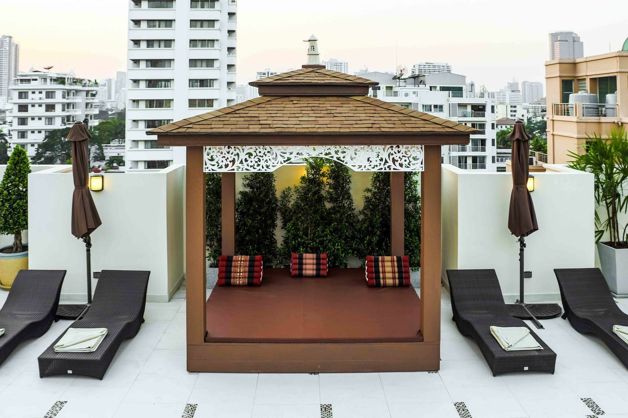 בנגקוק Aspira Hana Executive Apartment Thonglor מראה חיצוני תמונה